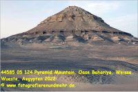 44585 05 124 Pyramid Mountain, Oase Bahariya, Weisse Wueste, Aegypten 2022.jpg